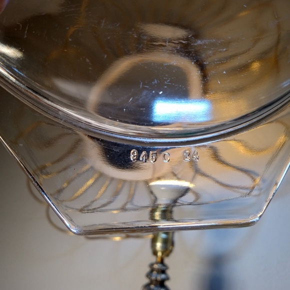 Vintage Pyrex Pink Daisy Divided Casserole Dish 1.5 Quart & Lid Great Condition - Picture 6 of 8